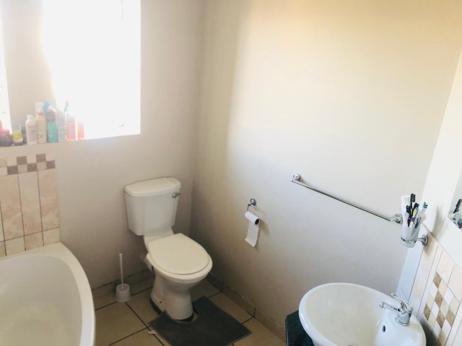 2 Bedroom Property for Sale in Waterval East North West